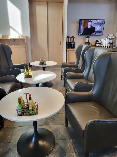 A Wonderful Stay with a Few Notes! 🏨✨🛎️