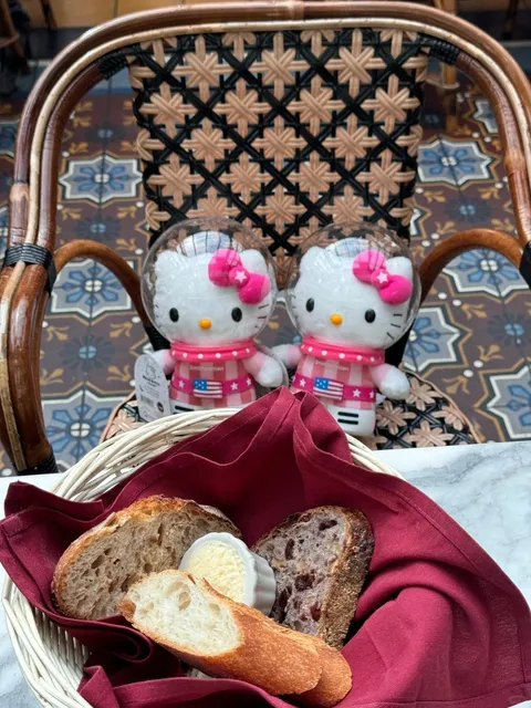 Heyyy! I have a reservation for 3 of us!