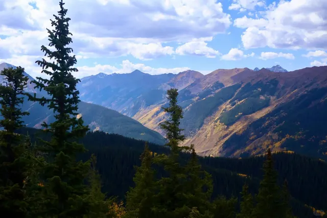 Fall Colors in Colorado: A Mini Travel Diary from Aspen 🍂📸