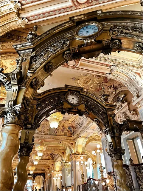 The Truth About Budapest’s New York Café: €12 for a Instagram Ticket 