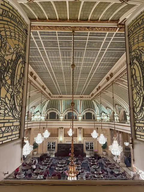 🌟 A Perfect Location & Unforgettable Experience at The Palace Hotel! 