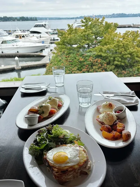 Seattle | Lakeside Brunch Spot in Kirkland