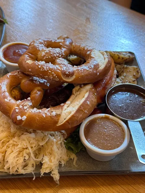 🇬🇧 Glasgow | Roasted Pork Knuckle Review ！！🍖