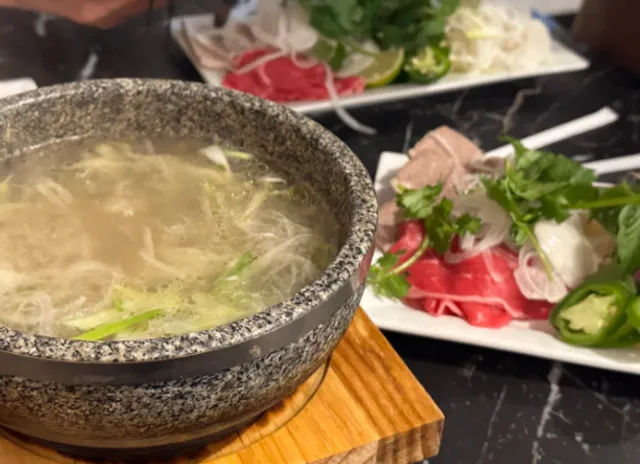 Viet Town | First time eating stone pot hot rice noodles