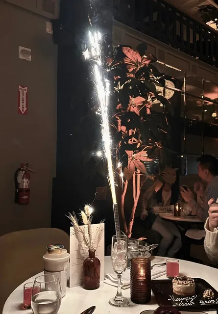 DTLA｜Stunning French Restaurant — Le Petit Paris 🇫🇷