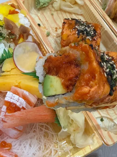 Mondo Salmon — NYC’s Affordable Lunch King 🍱👑