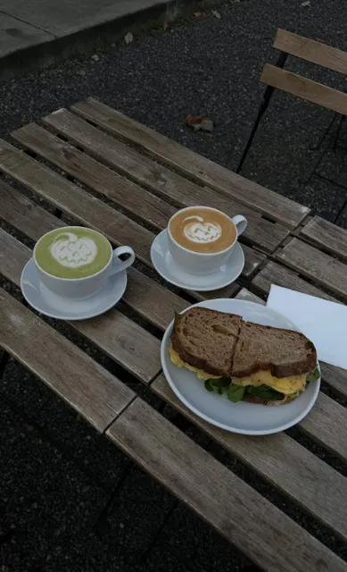 Portland | A Cozy Spot for Coffee and Drinks ☕️