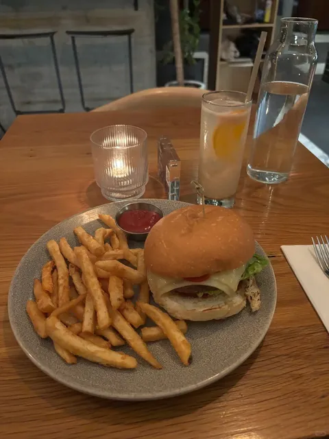 Isla & Co Midtown – A Slice of Aussie Paradise in NYC! 🎯