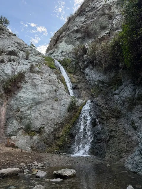  LA Hiking - A Shady Trail with Refreshing Waterfalls! 🌳💦