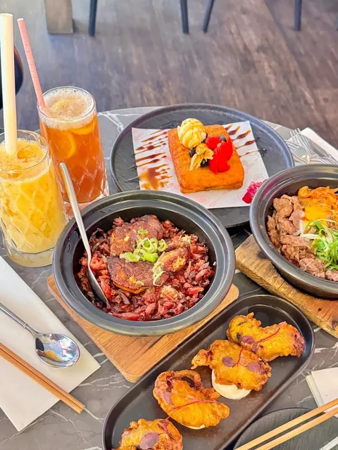 🇬🇧 Enjoyed Foie Gras and Sausage Claypot Rice in London! 😋