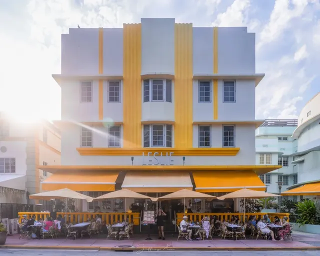 Miami has this indescribable laid-back vibe 🌴✨🍹