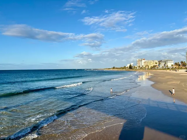 Port Elizabeth: A Faded Gem with Slow-Paced Charm 🌊⏳
