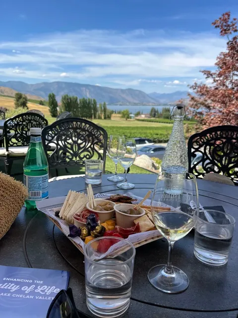 Seattle Road Trip to Lake Chelan | Yacht⛵️ Wineries🍷 Water Fun💦