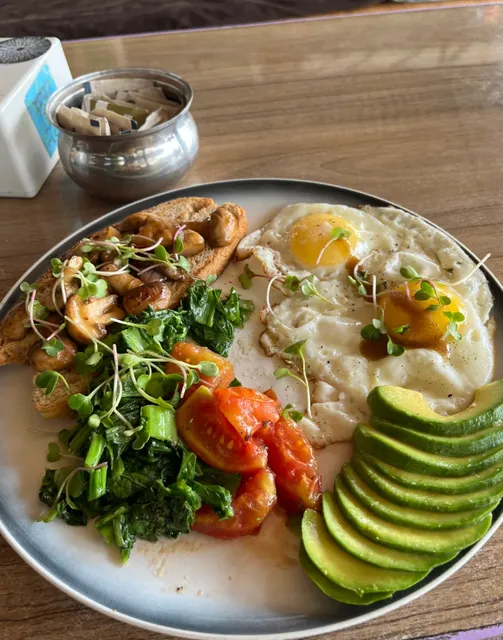 Vegan Way’s Vegetarian Breakfast—25 RMB to Eat Lake Views and Freshnes