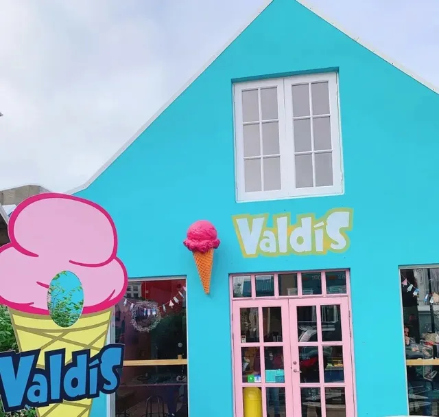 Explore Reykjavik’s Old Town & Must-Try Ice Cream! 💭