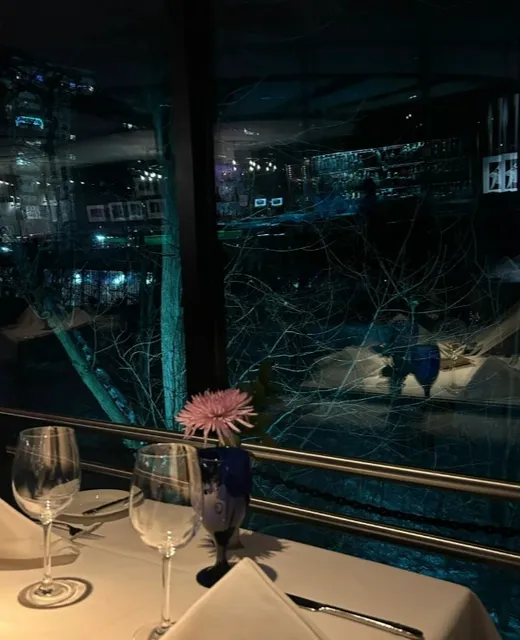 🏖️ Pier W: Coastal Elegance with Stunning Lake Views 🦞