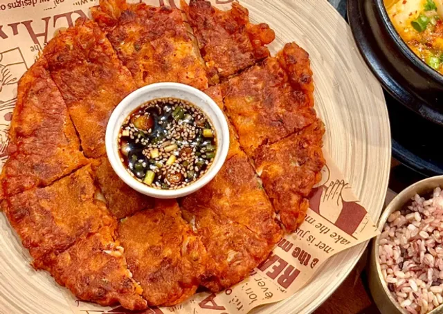 Richmond's New Korean Gem 💥 Bomb Drinks + Killer Kimchi Pancakes!