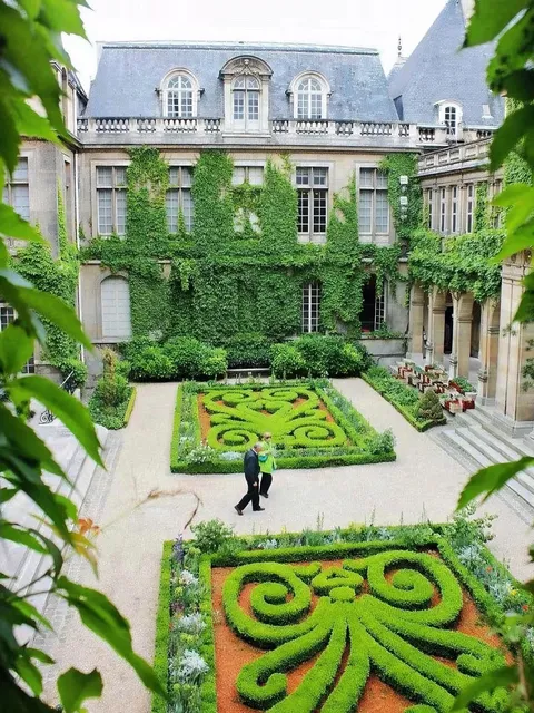 💐 A Stunning Courtyard Museum Hidden in the Marais District! 💐