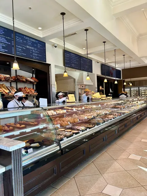 🇺🇸 Los Angeles｜What Can $15 Get You at a Bakery? 🥭