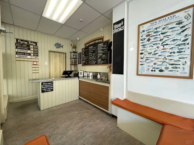 🍽️ Dunedin Restaurant Guide: Hits & Misses!