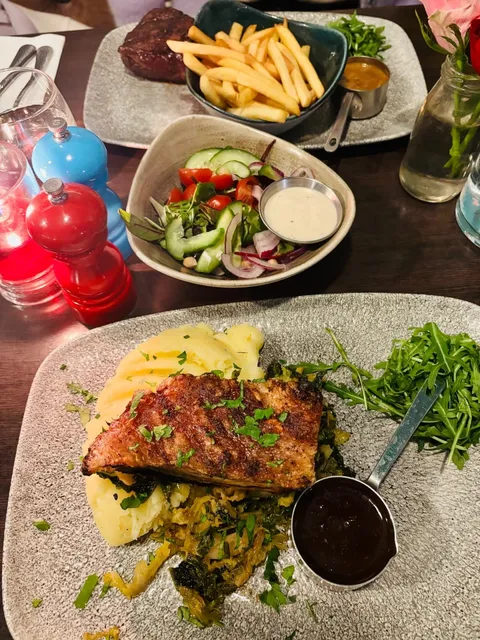 London | British Cuisine Review with an Average Cost of Less Than £25