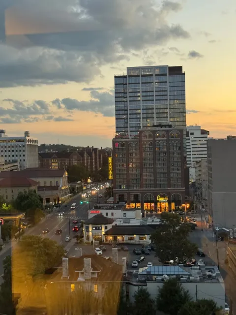 A Wonderful Hotel in West End! 🏨🌟