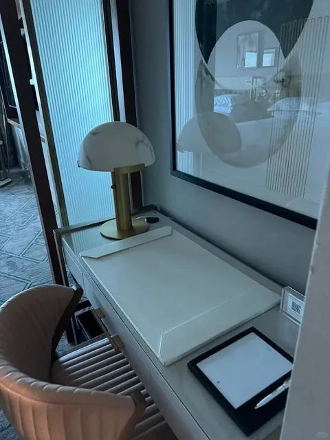 A Stay at San Antonio’s Chic & Timeless Riverwalk Hotel 🏩✨