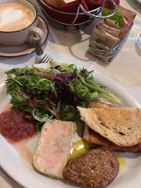 La Voila Review | From Brunch Bliss to Dinner Disappointment 😔  