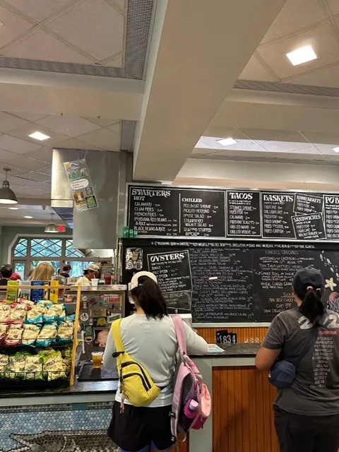 Sea Salt Eatery: A Natural Oasis for Fresh Seafood in Minneapolis 🌊