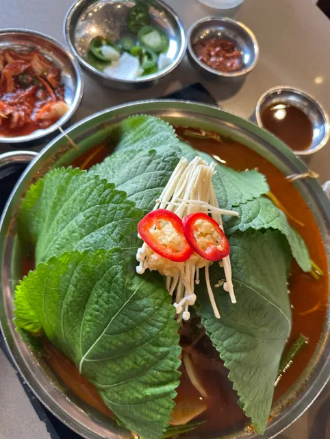 Jomaru Hot Pot🍲: A Heartwarming Korean Dining Experience