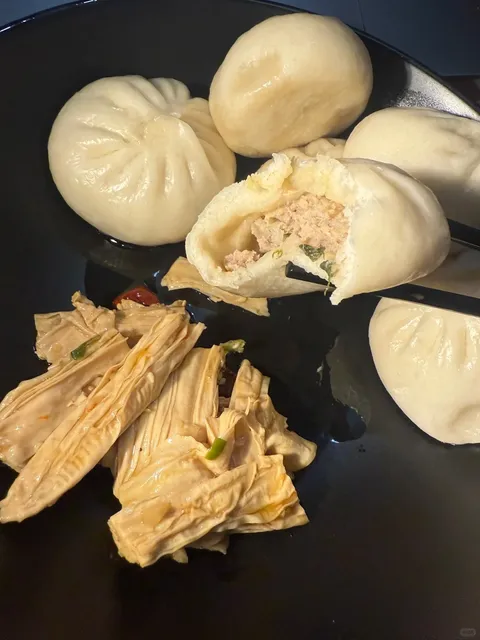 You can enjoy fresh, hand-made fragrant buns right in Kingston!