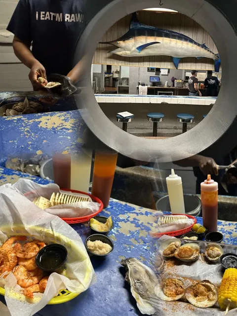 🇺🇸 Orlando's Hidden Gem: This Oyster Dive is LEGENDARY! 🦪✨