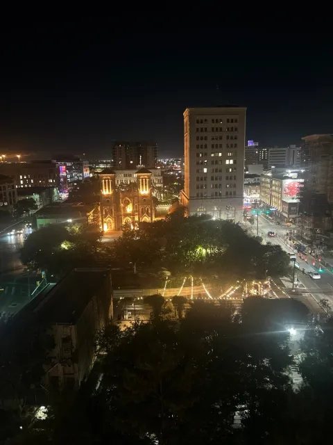 The Best Place to Stay on the Riverwalk! 🌟🏨