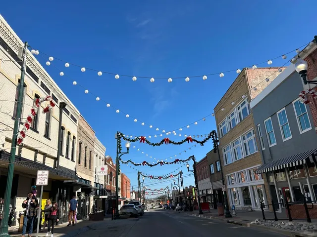 🌧️ A Rainy Day Stroll｜When the Historic District Mutes Itself