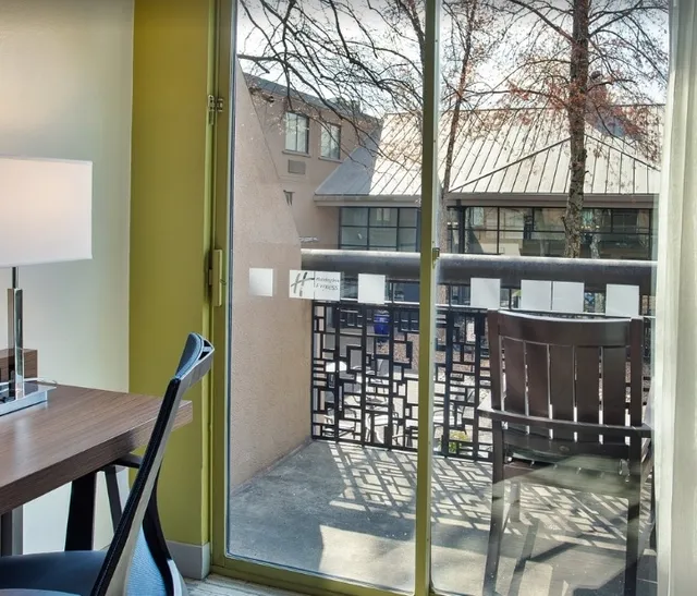 A Busy Airport Hotel in Nashville!