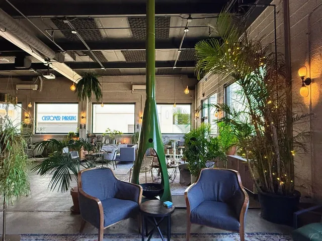 Parlor Public House: Indy’s Coziest Hidden Café! ☕