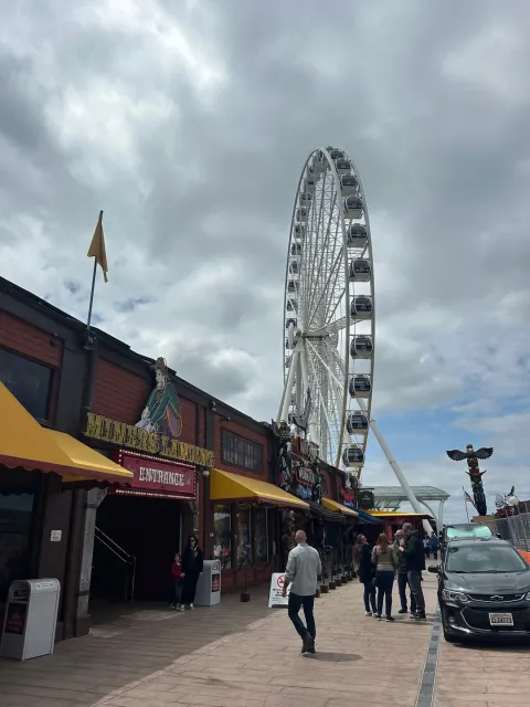 Great Location! 🌊🎡🥂