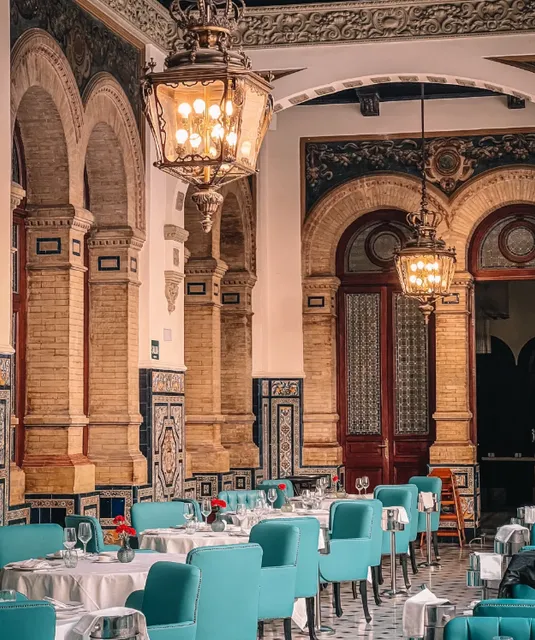 🇪🇸 Came to the most beautiful restaurant in Seville