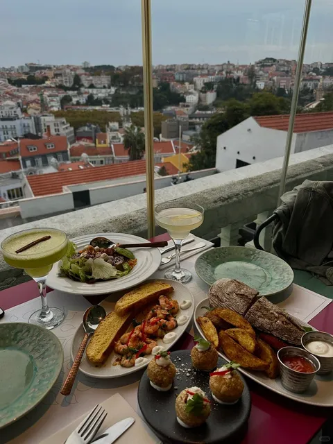 A restaurant where the view alone is satisfying