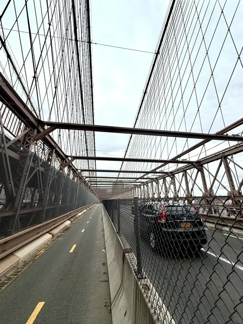 🌉 Brooklyn Bridge Crossing Guide: Walking vs. Biking
