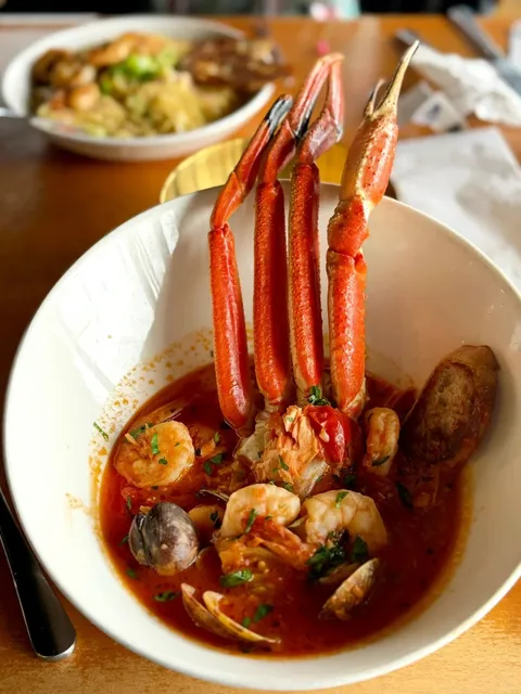 A Seafood Adventure in Tacoma: The Fish Peddler 🦀🌊