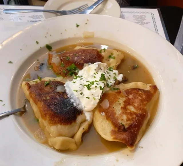 🥯 Perly's Restaurant & Delicatessen | A Slice of Old-World Richmond