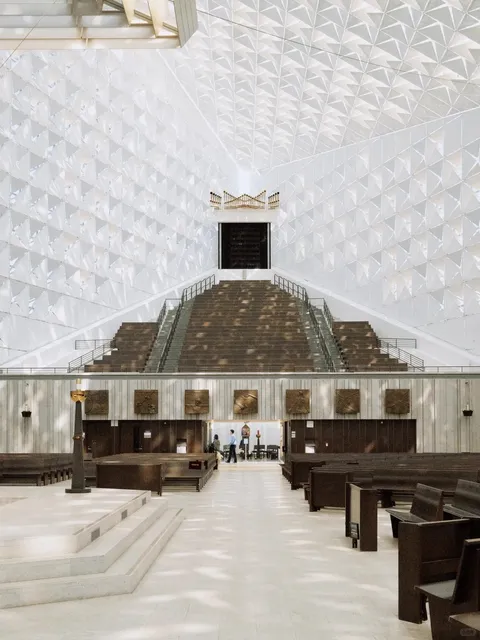 Crystal Cathedral in Irvine – Like a Sky Full of Stars Held in Glass ✨