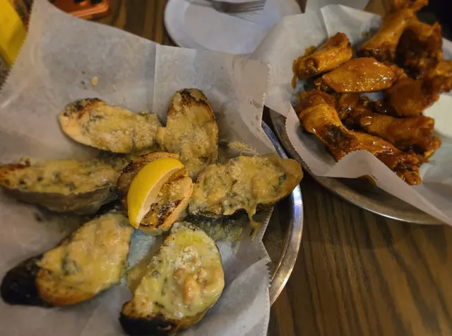 Broadway Oyster Bar – A Soulful Paradise Behind an Old Door 🎭