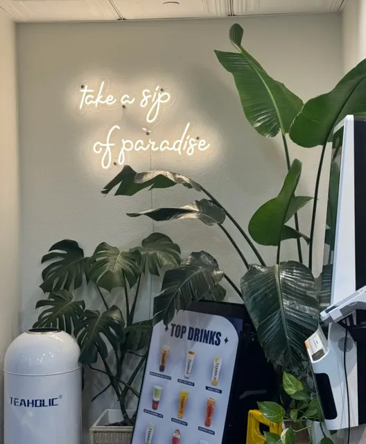 Cambridge Tea Shop Reminds Me of "Boyajuexuan"