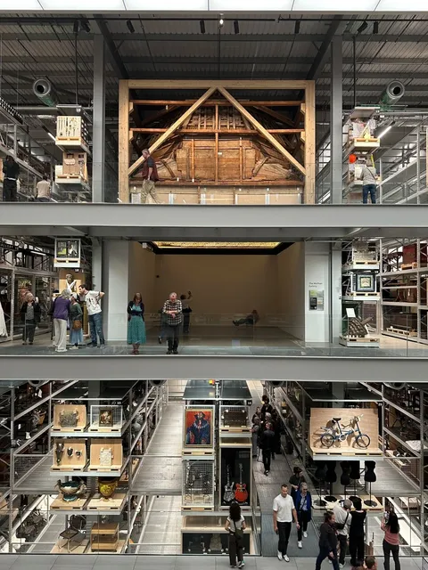 🇬🇧 ​​V&A's Radical New Gallery: "Shopping" for Art Like IKEA?​​ 🏗️