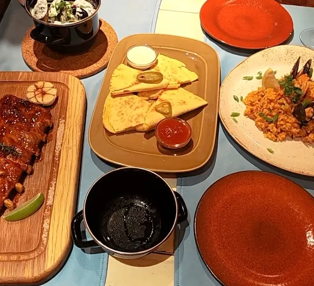 St. Petersburg Food Hunt🇷🇺｜Cuban Vibes in a Russian Alley, Plus Nigh