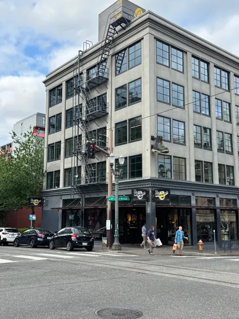 🛍️ Portland Shopping Guide: Best Boutiques & Bookstores!