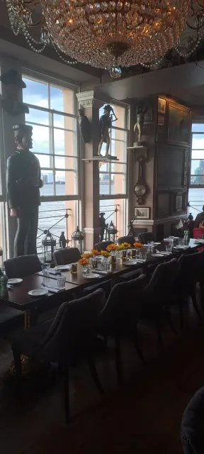 A Wonderful Evening at Trafalgar Tavern & The Nile Restaurant! 🌅