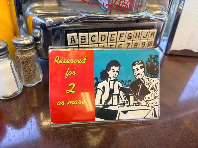 LA Food Gem: Johnny’s Pastrami – A ’50s-Style Deli Dream 🥪✨